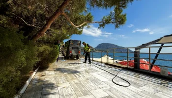 Уборка набережной Гурзуф